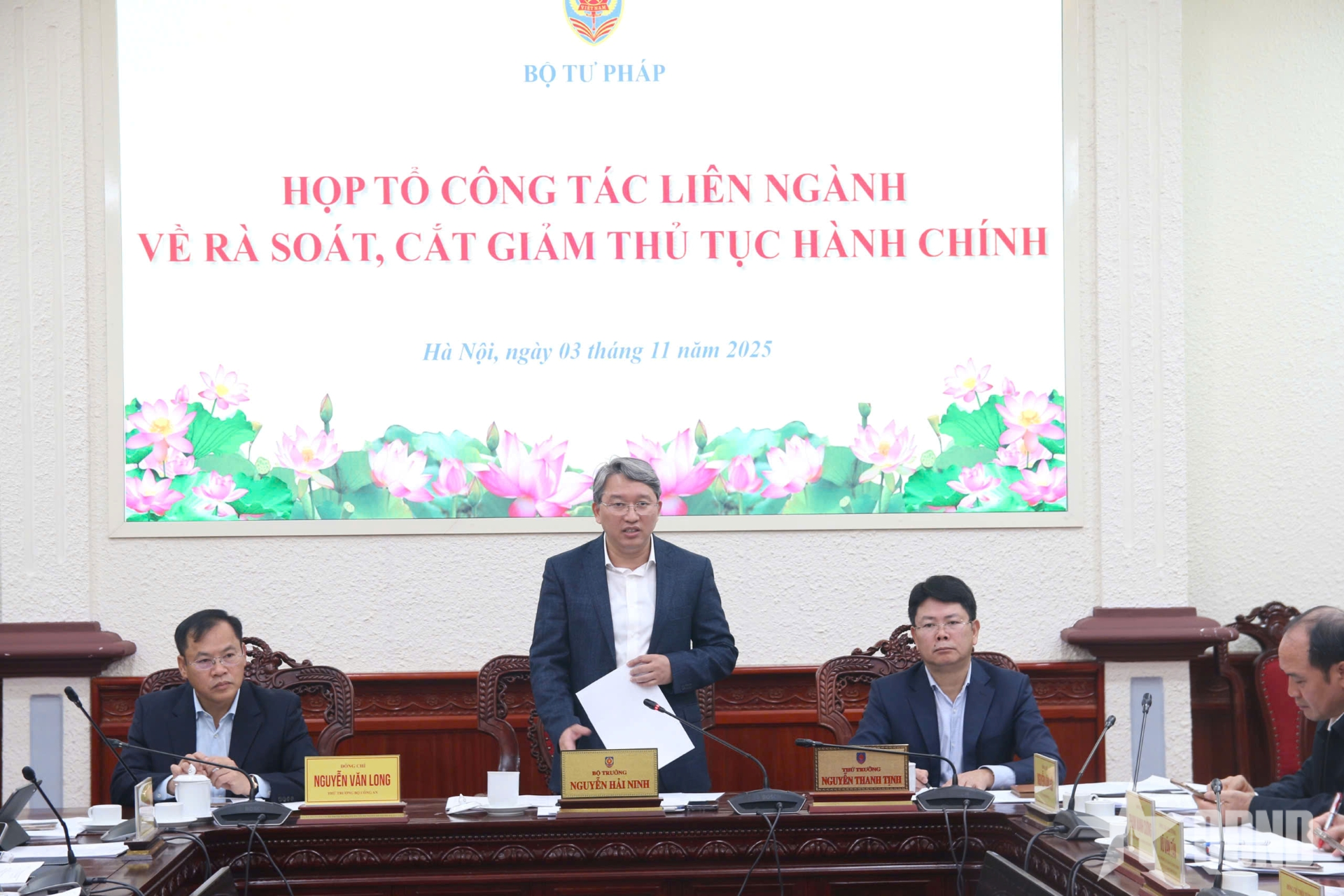 Nâng cao trách nhiệm người đứng đầu trong rà soát, cắt giảm, đơn giản hóa thủ tục hành chính